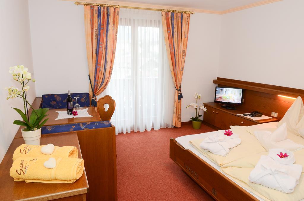 Pension Felseneck San Leonardo in Passiria Bagian luar foto