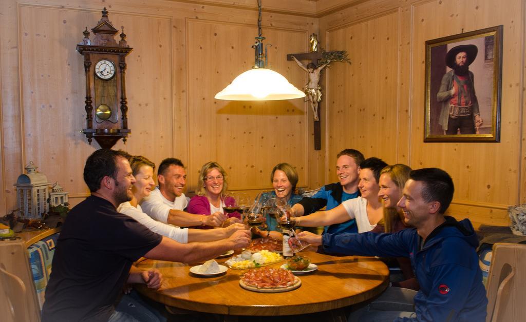 Pension Felseneck San Leonardo in Passiria Bagian luar foto